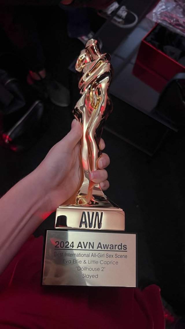 Ева Эльфи (Eva Elfie) завоевала премию AVN - &quot;порно-Оскар&quot;
