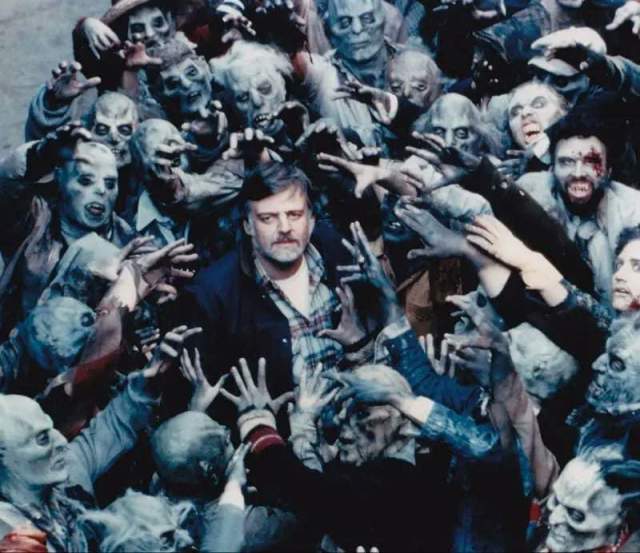 Режиссёр Джордж Ромеро и зомби-массовка на съёмках «Дня мертвецов» (1985)