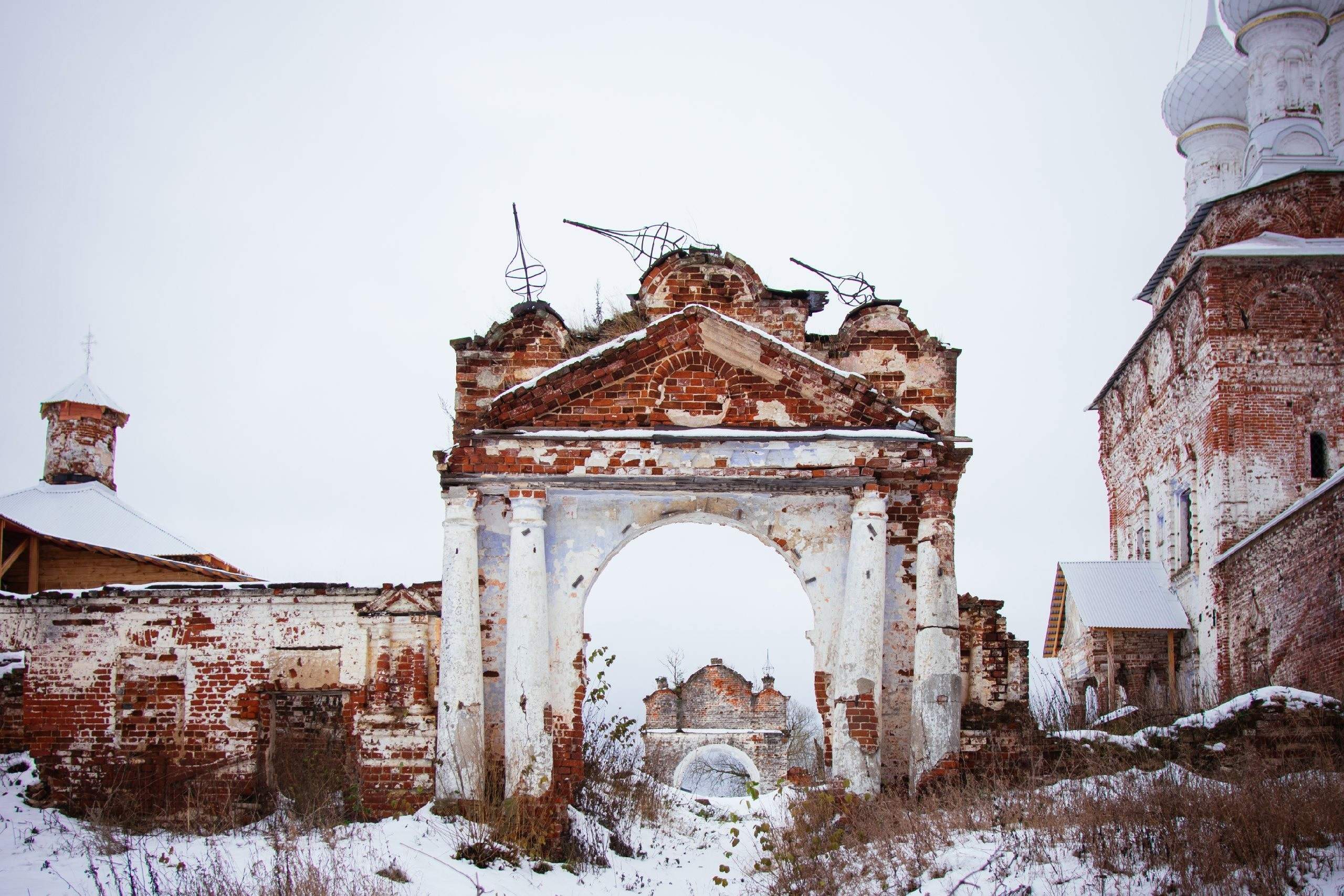 Заброшенные объекты, построенные в СССР (19 фото)