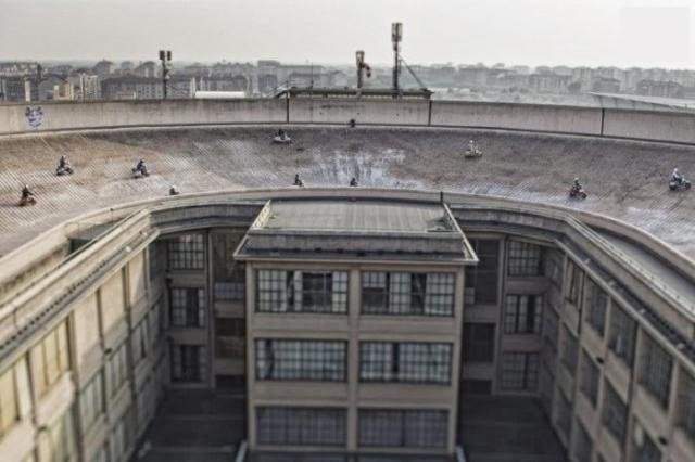 Тестовый трек на крыше завода FIAT. Италия.