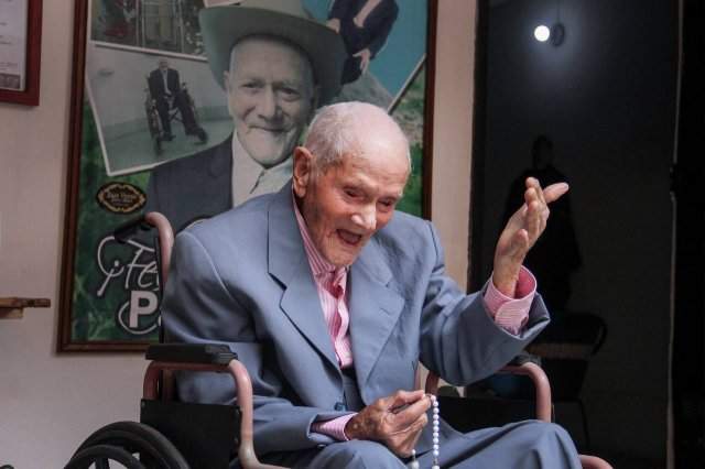 Умер самый старый мужчина в мире - Хуан Висенте Перес Мора прожил до 114 лет