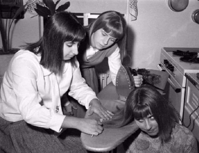 Красота требует жертв: как выпрямляли волосы 55 лет назад, 1964 год.