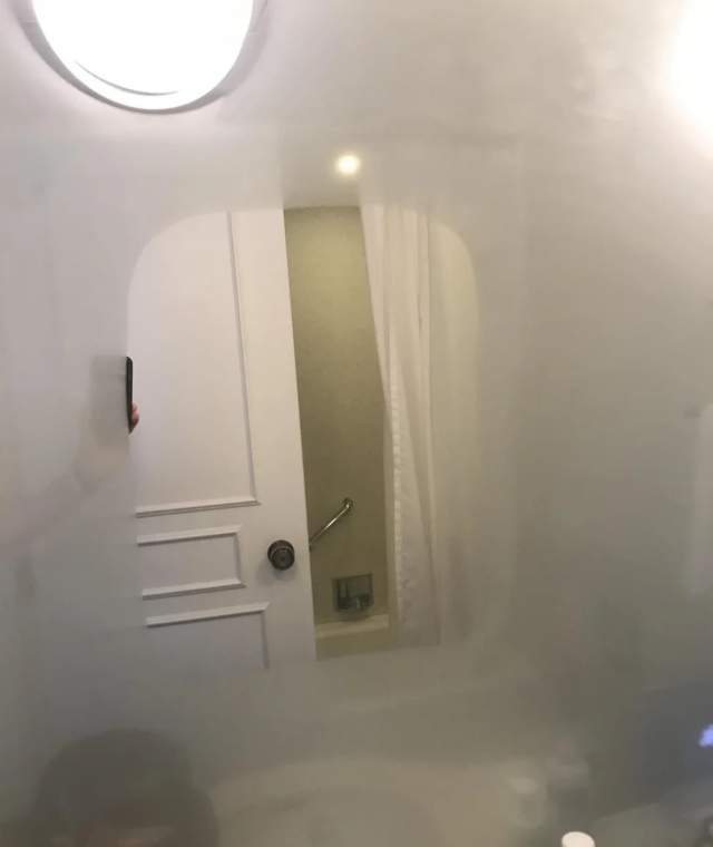 В этом отеле зеркала в ванных комнатах с подогревом
