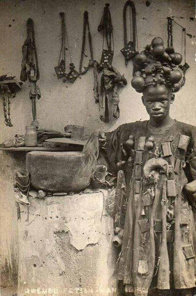 Шаман-лекарь и его «лекарства». Гана, 1899 г.