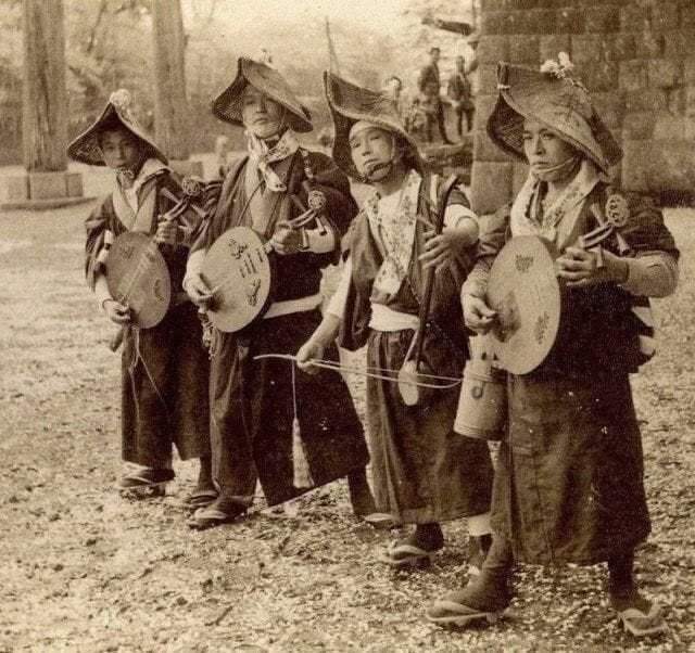 Странствующие музыканты. Япония, 1900 год.