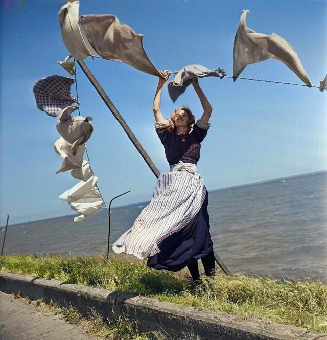 В деревне Волендам, Нидерланды, 1947 год.