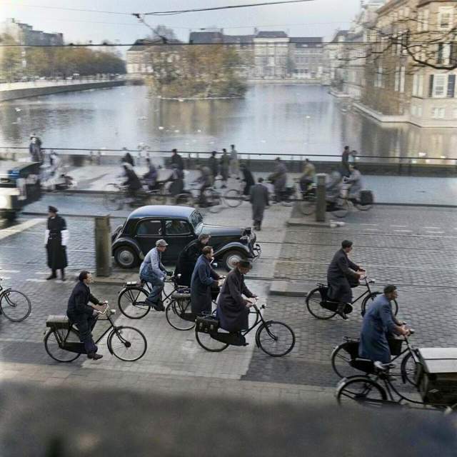 Дорожное движение в Гааге, 1955 год.