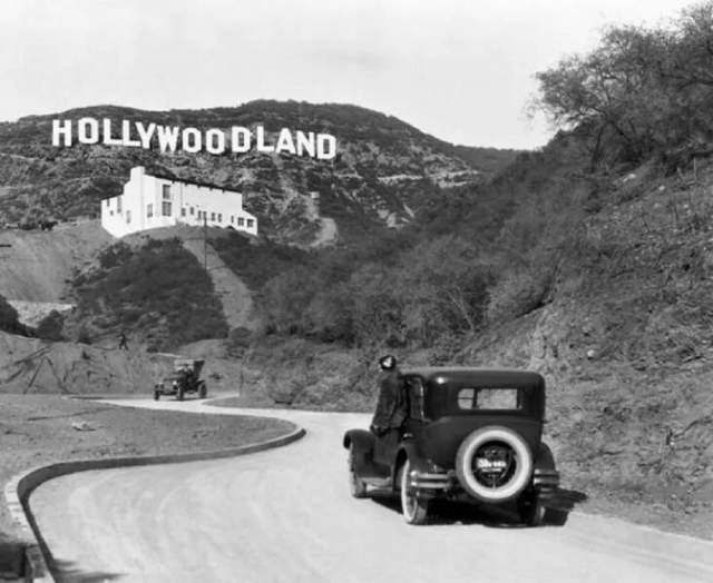 Раньше на Голливудских холмах было написано &quot;Hollywoodland&quot;