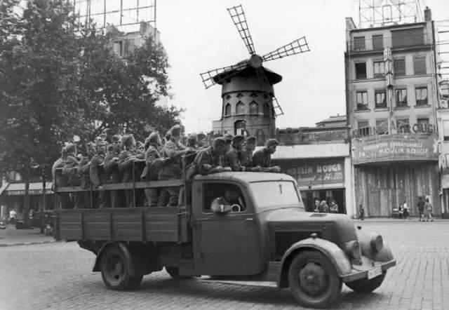 Архивные фотографии знаменитого кабаре «Мулен Руж»