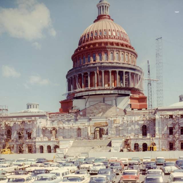 Здание Капитолия в США покрыто красной антикоррозионным краской, 1959-1960 годы