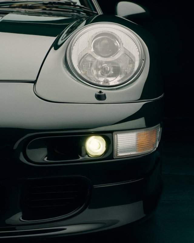 The Aime Leon Dore Porsche 993 Turbo - настоящий красивый автомобиль