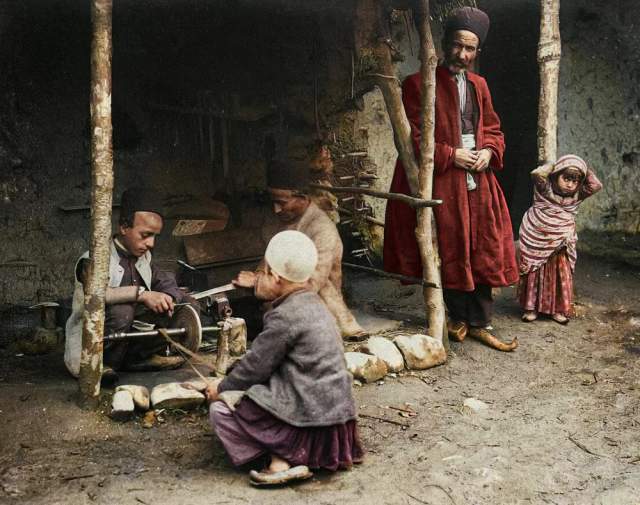 Кузнечно-слесарная мастерская. Персия, 1902 год.