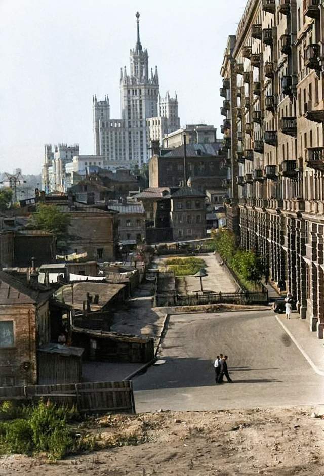 Гончарная набережная с Краснохолмского моста. Москва, 1954 год.