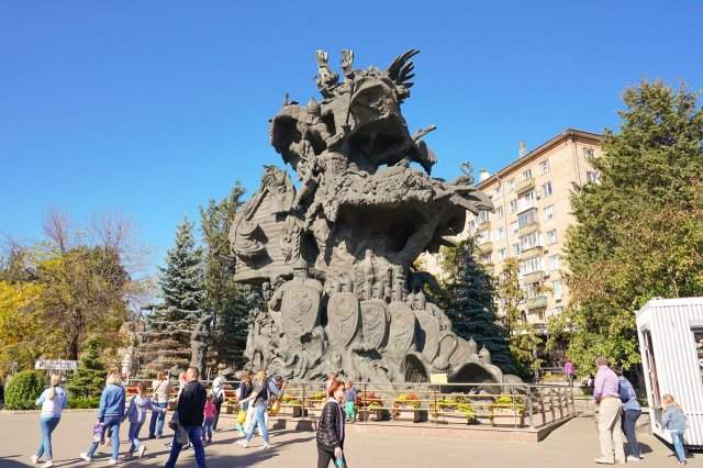 Умер художник и скульптор Зураб Церетели, создавший более 5000 произведений живописи Умер художник и скульптор Зураб Церетели, создавший более 5000 произведений живописи