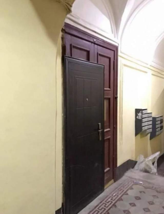 Когда не захотели выбрасывать раритетную дверь Когда не захотели выбрасывать раритетную дверь