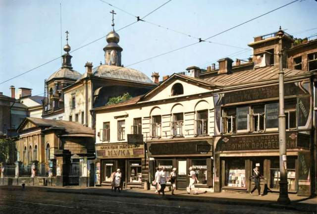 Моховая улица у церкви Георгия на Красной горке. Москва, 1928 год. Моховая улица у церкви Георгия на Красной горке. Москва, 1928 год.