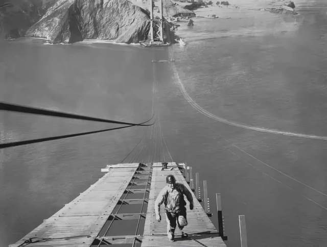 Строительство кабелей моста "Золотые Ворота", 1935 год Строительство кабелей моста "Золотые Ворота", 1935 год