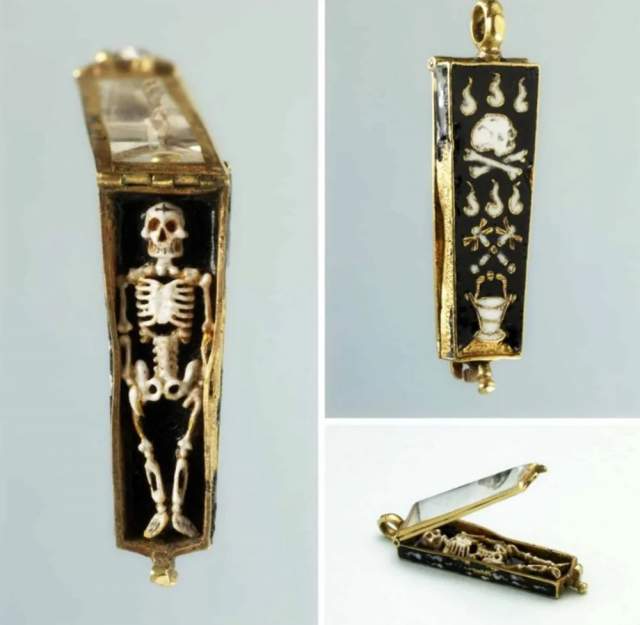 Французский кулон, известный как Memento Mori, XVI век