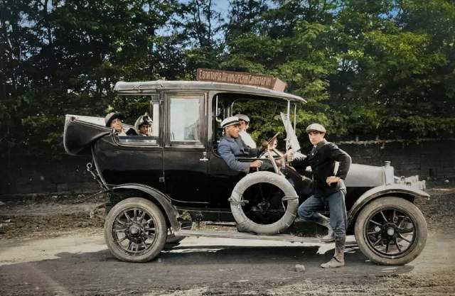 Автомобиль Приморского санатория. Евпатория, 1910-1917 год. Автомобиль Приморского санатория. Евпатория, 1910-1917 год.