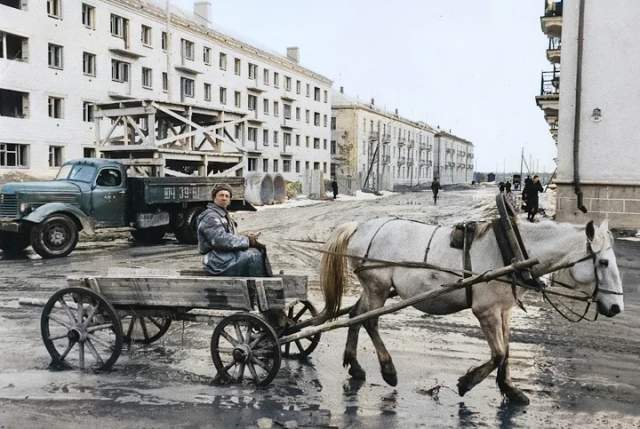 Перекресток улиц Южной и Ленинградской. Дубна, 1960 год. Перекресток улиц Южной и Ленинградской. Дубна, 1960 год.