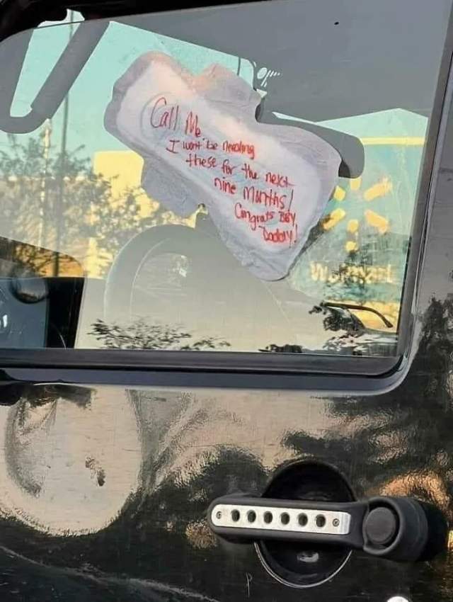 Позвони мне! В следующие 9 месяцев мне не понадобятся прокладки. Поздравляю! Ты скоро станешь папой! Позвони мне! В следующие 9 месяцев мне не понадобятся прокладки. Поздравляю! Ты скоро станешь папой!