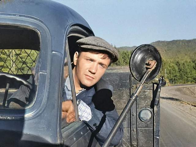 На съемках фильма «Живёт такой парень», 1964 год. На съемках фильма «Живёт такой парень», 1964 год.