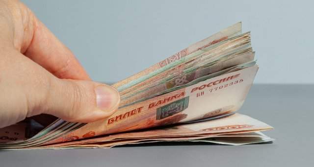 За работу в праздничный день — 12 июня — россиянам должны заплатить в двойном размере
