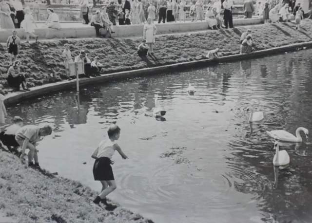 В ЦПКиО. Л. Бергольцев, 1957 год, Москва В ЦПКиО. Л. Бергольцев, 1957 год, Москва