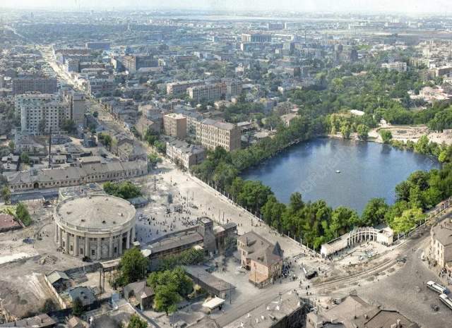 Вид с высотки на площади Восстания в сторону Красной Пресни. Москва, 1955 год. Вид с высотки на площади Восстания в сторону Красной Пресни. Москва, 1955 год.