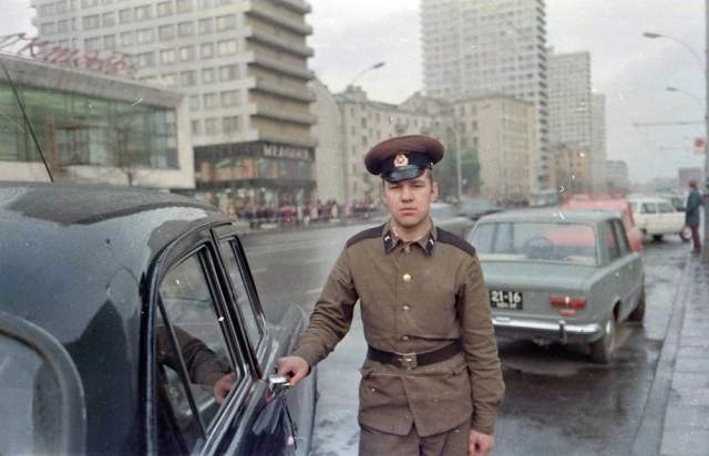 Красивая фотография с проспекта Калинина (ныне - улица Новый Арбат) Красивая фотография с проспекта Калинина (ныне - улица Новый Арбат)