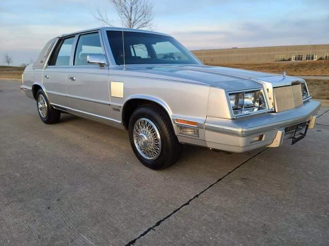 Передняя панель Chrysler New Yorker 1980-х годов Передняя панель Chrysler New Yorker 1980-х годов