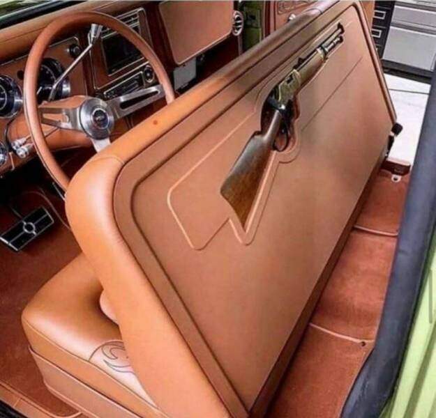 Передняя панель Chrysler New Yorker 1980-х годов Передняя панель Chrysler New Yorker 1980-х годов