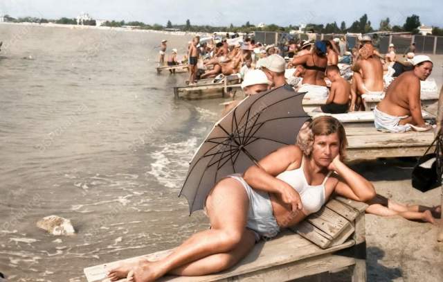 Семейный отдых на курорте. Евпатория, 1950-е. Семейный отдых на курорте. Евпатория, 1950-е.