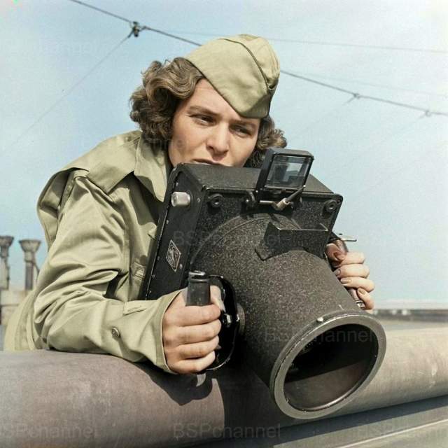 Фронтовой фотокорреспондент журнала LIFE Маргарет Боурк-Уайт, 1940-е. Фронтовой фотокорреспондент журнала LIFE Маргарет Боурк-Уайт, 1940-е.