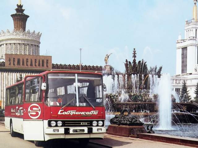На ВДНХ &quot;Совтрансавто&quot; представляет новёхонький венгерский Ikarus-250.