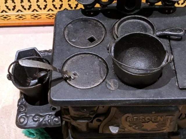 Это ручка для открытия комфорки чугунной дровяной плиты. Это ручка для открытия комфорки чугунной дровяной плиты.