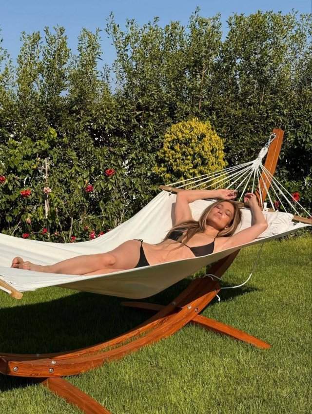 Типичная 56-летняя женщина на отдыхе: Дженнифер Лопес Типичная 56-летняя женщина на отдыхе: Дженнифер Лопес