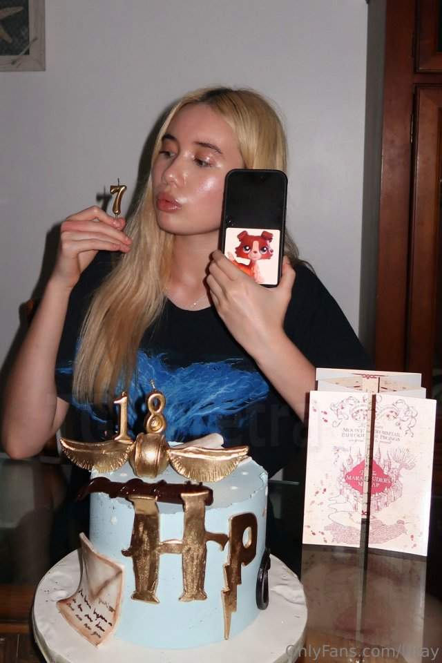 Тиктокерша Lil Tay отметила 18-летние и заработала миллион долларов всего за три часа