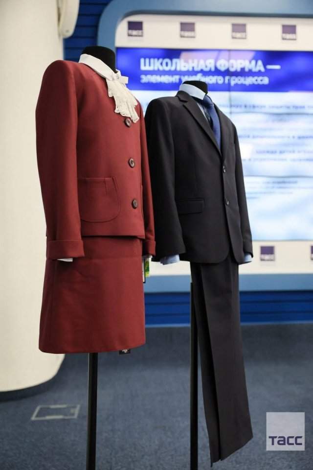 Минпросвещения представило новую единую форму для школьников