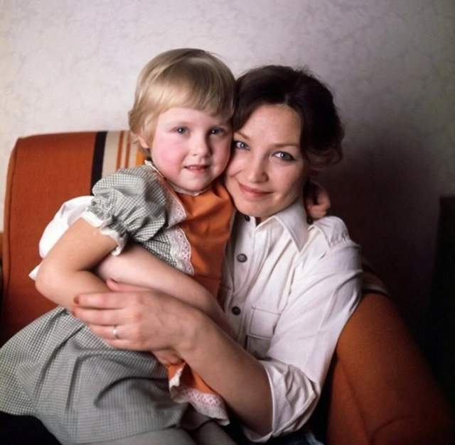 Ольга Остроумова с дочерью Олей.