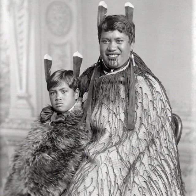 Женщина-маори и её сын, Новая Зеландия, 1890-е годы.