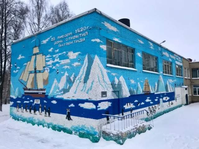 Крутые граффити от известного уличного художника Мишкин