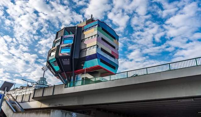 10. Bierpinsel (Бирпинзель) – здание в виде дерева, Берлин, Германия 10. Bierpinsel (Бирпинзель) – здание в виде дерева, Берлин, Германия