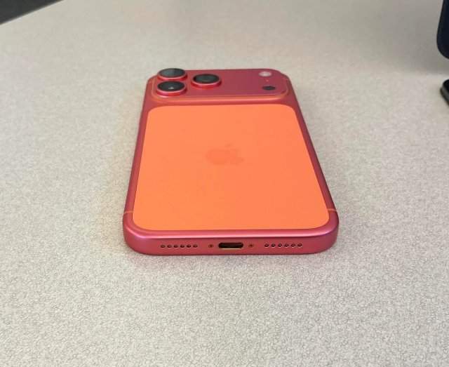 IPhone 17 Pro Max научился менять цвет IPhone 17 Pro Max научился менять цвет